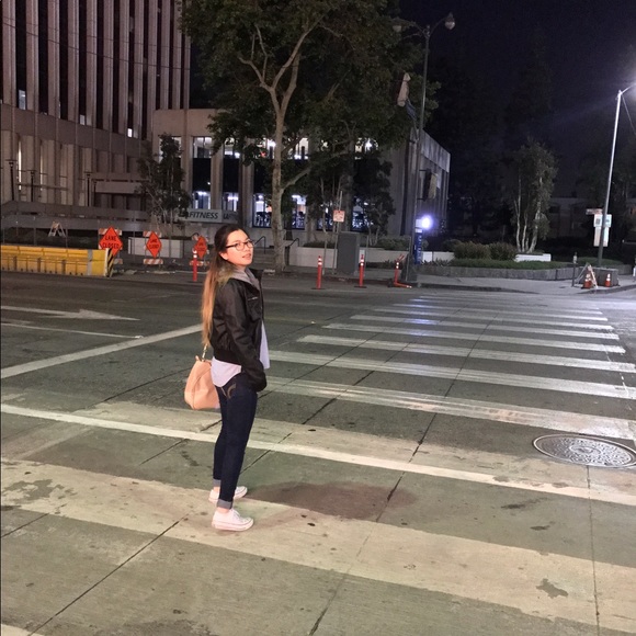 Profile Picture of Ngoc Vu (@angiieee89) on Poshmark