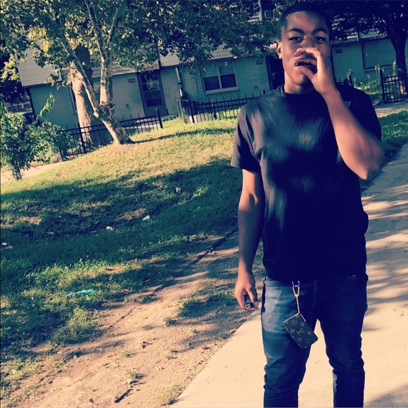 Profile Picture of Teefy Waveyy (@itsteefy) on Poshmark