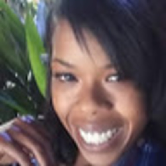 Profile Picture of Amber Hannie (@amberhannie) on Poshmark