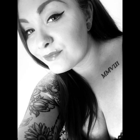 Profile Picture of Corrie Jean (@corriejeanc) on Poshmark