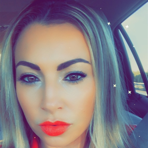 Profile Picture of Marci Macrino (@marcimacrino) on Poshmark