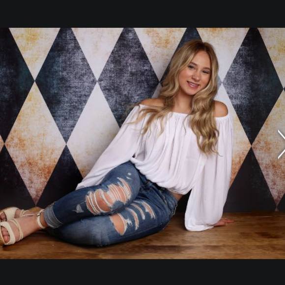Profile Picture of Addison Jonuska (@addison9991) on Poshmark