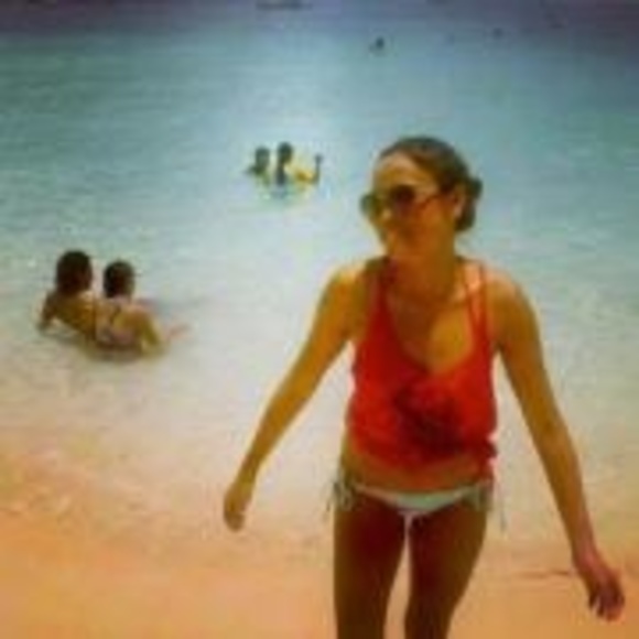 Profile Picture of Renate Campbell (@renate83) on Poshmark