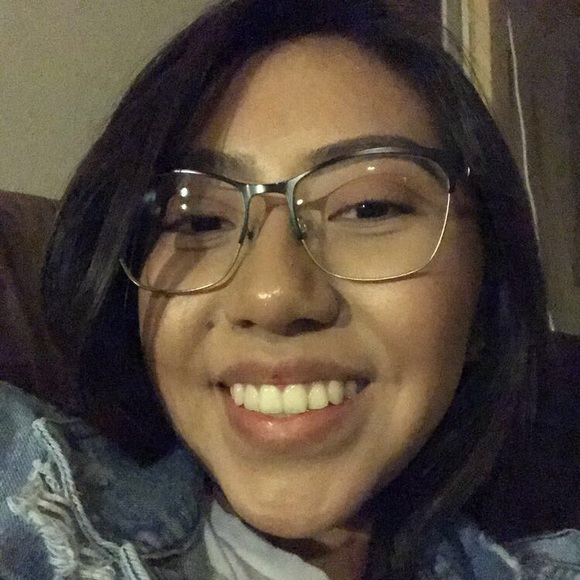 Profile Picture of Rachelle Peralto (@peraltorachelle) on Poshmark