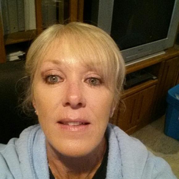 Profile Picture of Johnna Webb (@johnnasue) on Poshmark