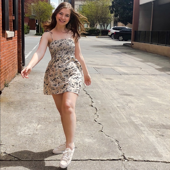 Profile Picture of Bailey Sylvester (@baileyag527) on Poshmark