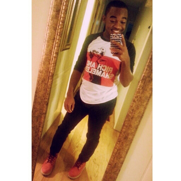 Profile Picture of Christopher Vaughn (@kingveez) on Poshmark