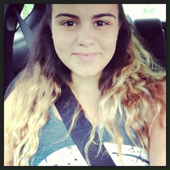 Profile Picture of Yazmin Alvarez (@yazmin93) on Poshmark
