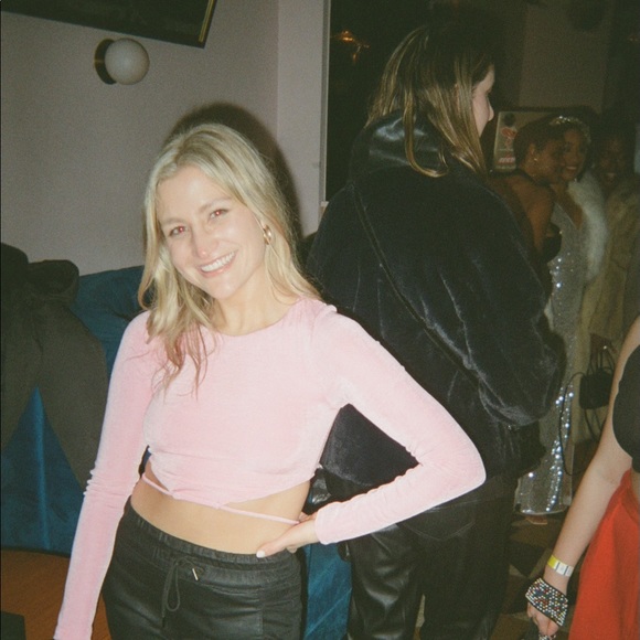 Profile Picture of Chloe Krugel (@chloekrugel) on Poshmark