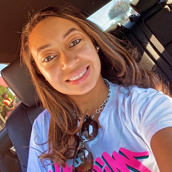 Profile Picture of Camille Black (@camilleblack7) on Poshmark