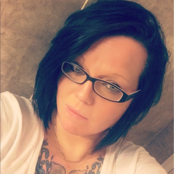 Profile Picture of Beth Franklin (@bfranklin_7) on Poshmark