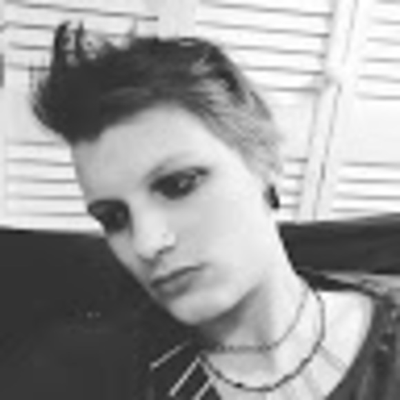 Profile Picture of Lev Barnhart (@levbarnhart) on Poshmark