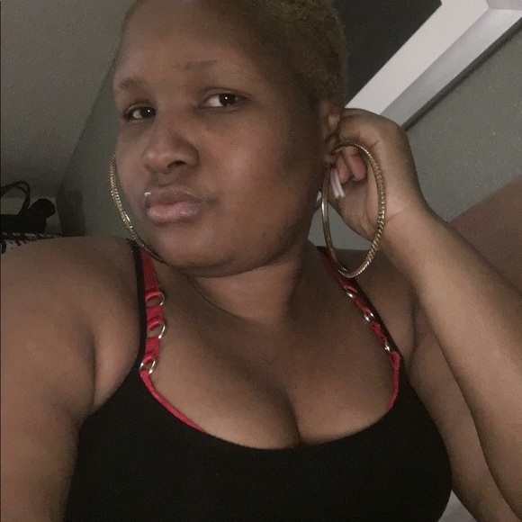 Profile Picture of Robert Jackson (@robwife31) on Poshmark