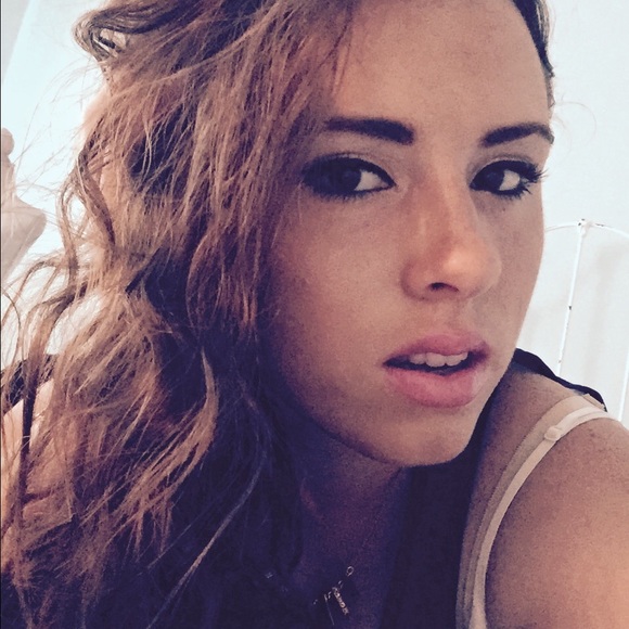 Profile Picture of Katelyn Davidson (@katndavidson) on Poshmark