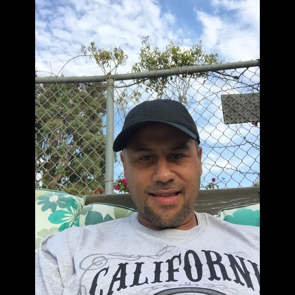 Profile Picture of Damien Grant (@elijahincali) on Poshmark