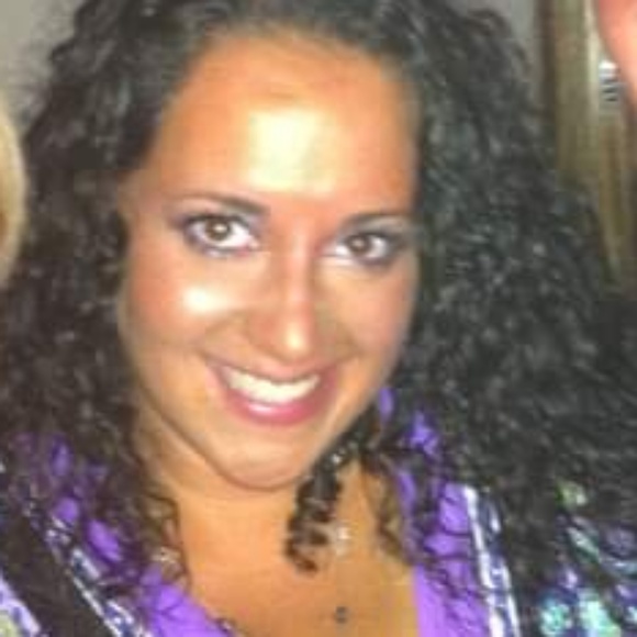 Profile Picture of Mindy Pendleton (@mindyloulou) on Poshmark