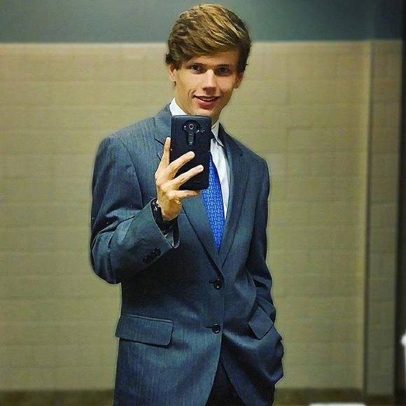 Profile Picture of Mitchell Kane (@mitchk1128) on Poshmark