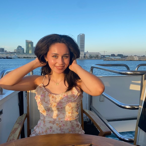 Profile Picture of Sophia Latifzadeh (@sophiabella04) on Poshmark