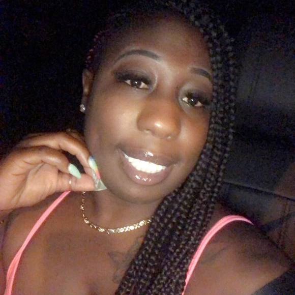 Profile Picture of Waynesha Rhodes (@waydadiva) on Poshmark