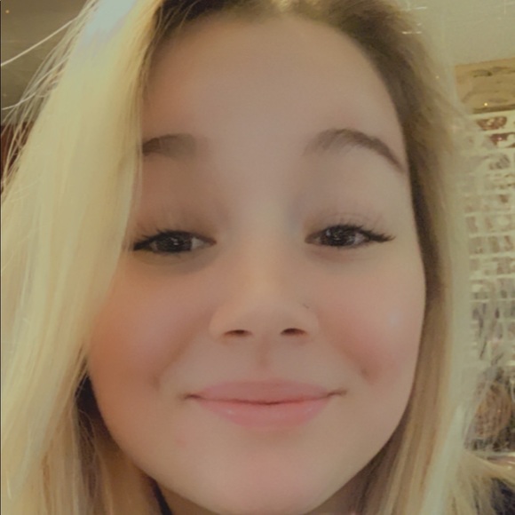 Profile Picture of Graci Lazaroff (@gracilaz) on Poshmark