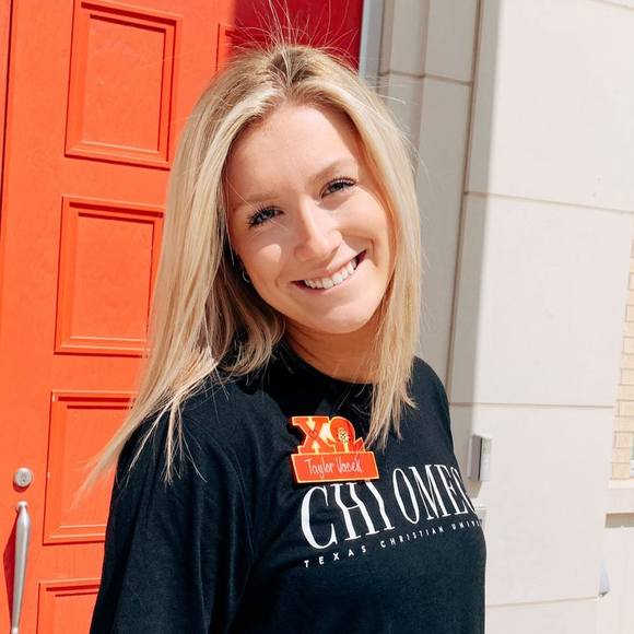 Profile Picture of Taylor Vasek (@taylorevasek) on Poshmark