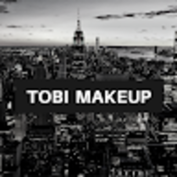 Profile Picture of Tobi Henney (@tobihenney) on Poshmark