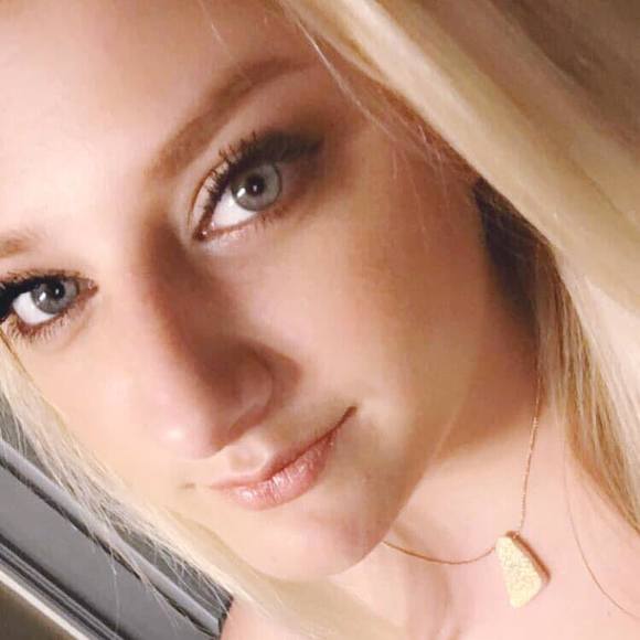 Profile Picture of Amanda Vanderwende (@amanderwende) on Poshmark