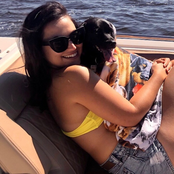 Profile Picture of Betsy Burfeind (@betsyburfeind) on Poshmark