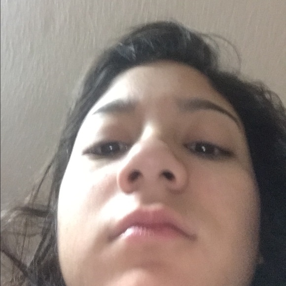 Profile Picture of Gianna Recoder (@recoderb) on Poshmark