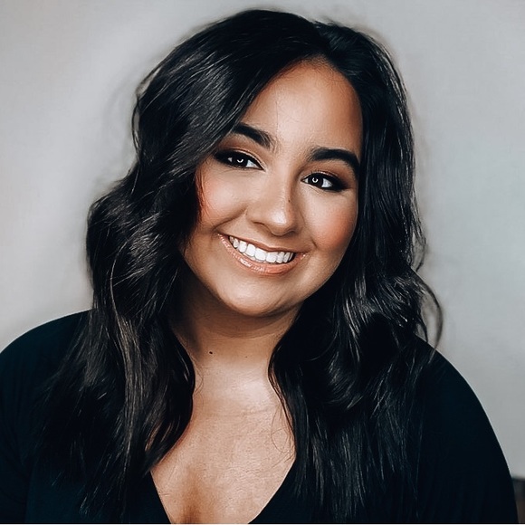 Profile Picture of Gabrielle Leveque (@gleveque) on Poshmark