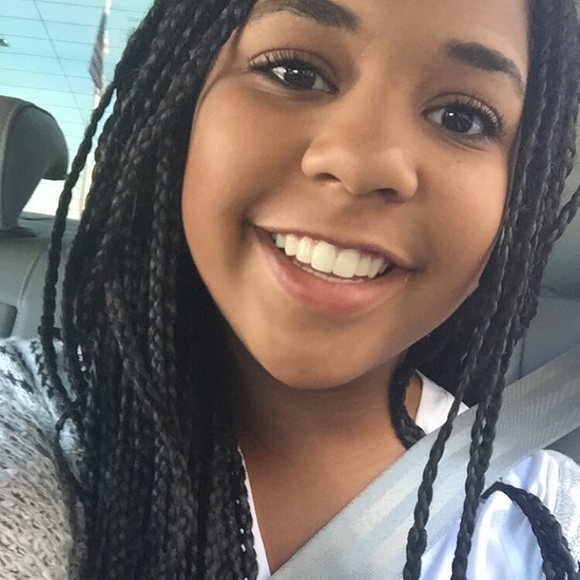 Profile Picture of Aaliyah Vaughns (@aaliyahvaughns) on Poshmark
