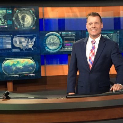 Profile Picture of Dave Osterberg Fox13 (@DaveOFox13) on Twitter