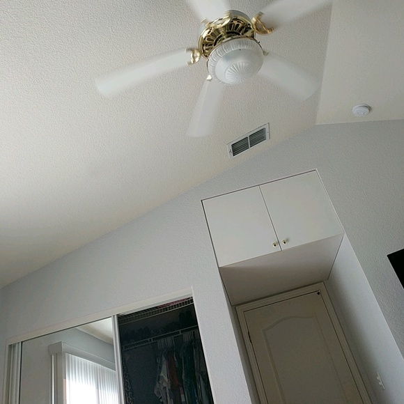 Profile Picture of Bor Pys (@borispys) on Poshmark