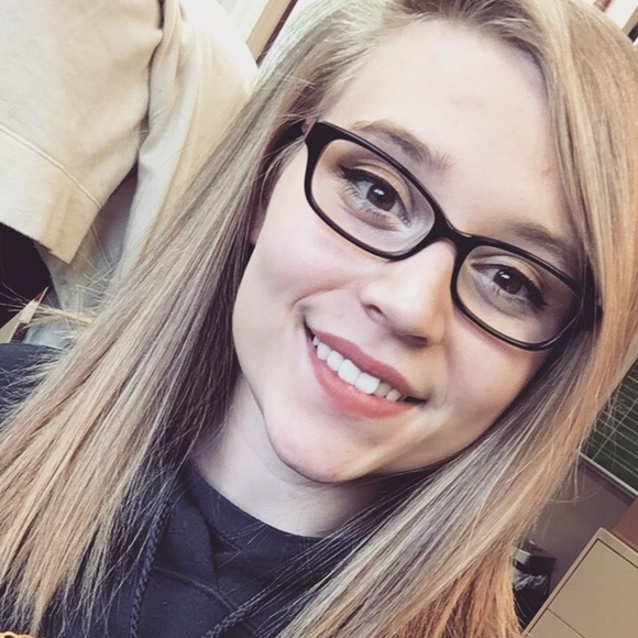 Profile Picture of Johnna Galusky (@jorogal1997) on Poshmark