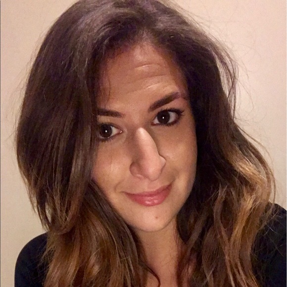 Nouha Hakim - Poshmark Profile Picture of Nouha Hakim (@nouhakim) on Poshmark