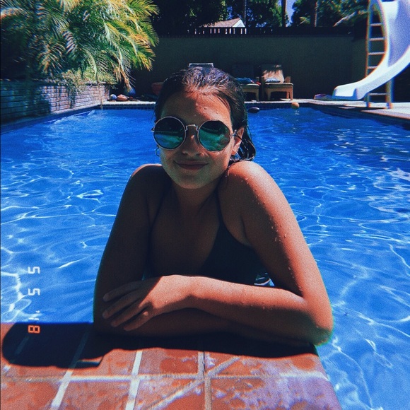 Profile Picture of Larissa Whitmoyer (@lis0315) on Poshmark