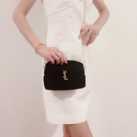 Profile Picture of Ive Huxley (@huxley6973) on Poshmark