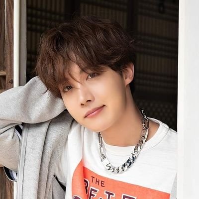 Profile Picture of (very Very Slow) 윤 사 (@YoonSa02) on Twitter