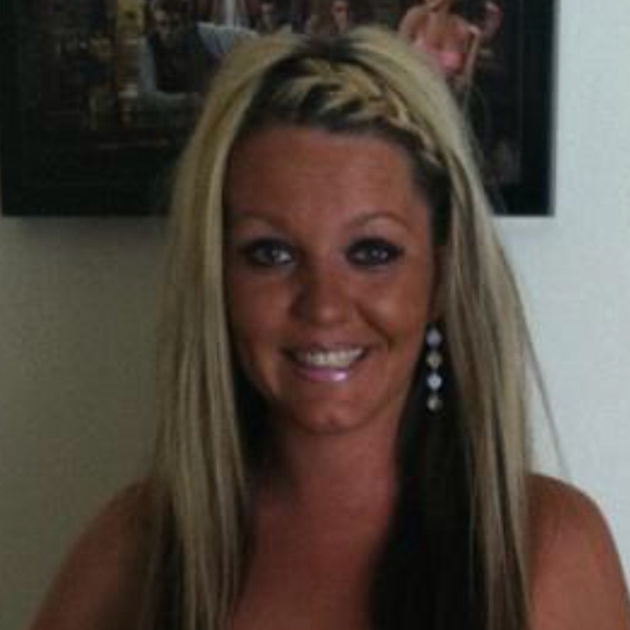 Profile Picture of Allison Weldon (@allykat032) on Poshmark