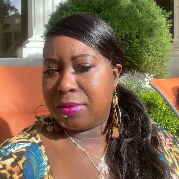 Profile Picture of Taleishia Strowbridge (@taleishias) on Poshmark