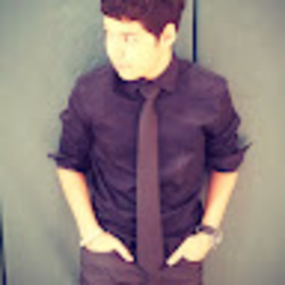 Profile Picture of Cesar Alonso (@cesaralonso405) on Poshmark