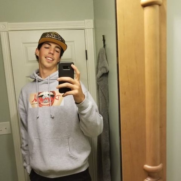 Profile Picture of Gregory Leonard (@gregory_leonard) on Poshmark