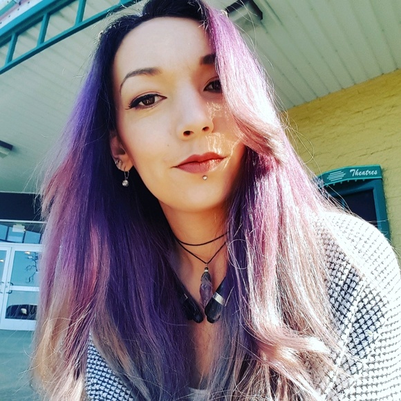 Profile Picture of Mina Abbott (@minaabbott) on Poshmark