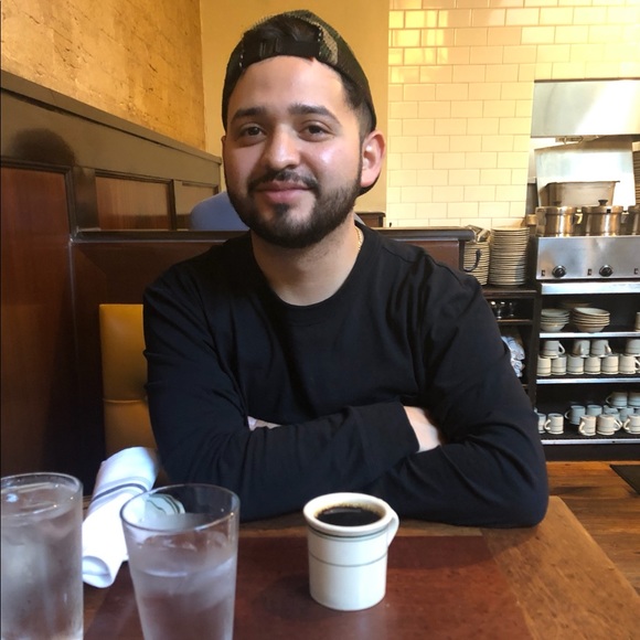 Profile Picture of Danny Flores (@dannyflores343) on Poshmark