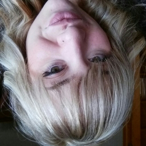 Profile Picture of Caitlin Collelo (@caitlinpearl3) on Poshmark