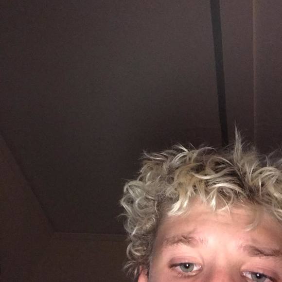 Profile Picture of Evan Carriere (@goldenbentely) on Poshmark