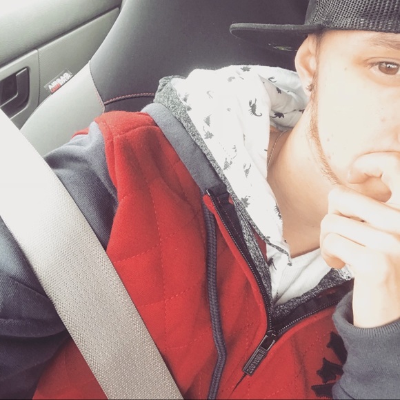 Profile Picture of Bentley Proulx (@pbent69) on Poshmark