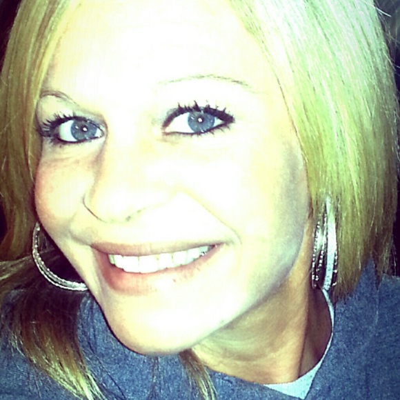 Profile Picture of Teresa Caudill (@teresac77) on Poshmark