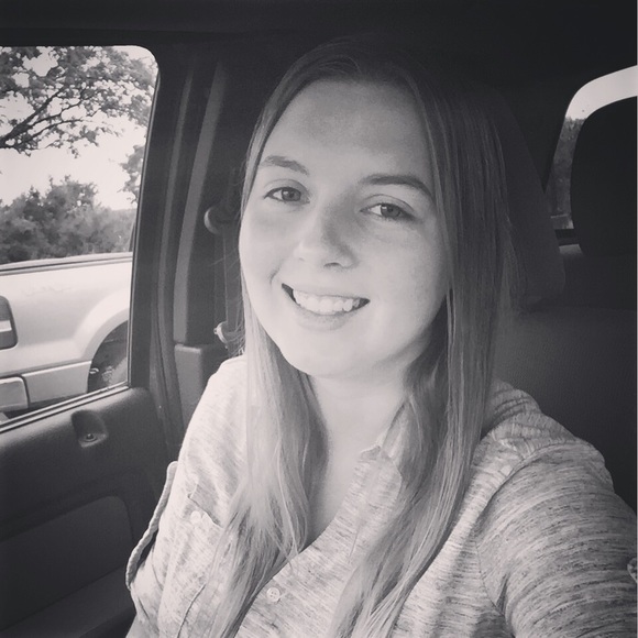 Alexis Dudas - Poshmark Profile Picture of Alexis Dudas (@cajunyankee) on Poshmark