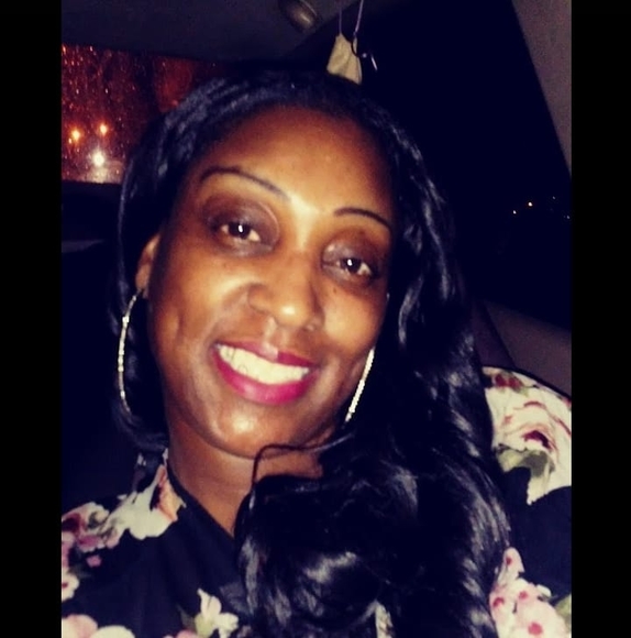 Profile Picture of Elizebeth Avent (@elizebeth36) on Poshmark